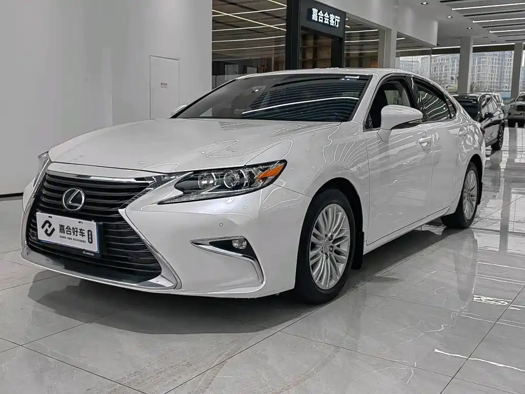 Lexus Lexus ES 2015 ES 200 Luxury 2016