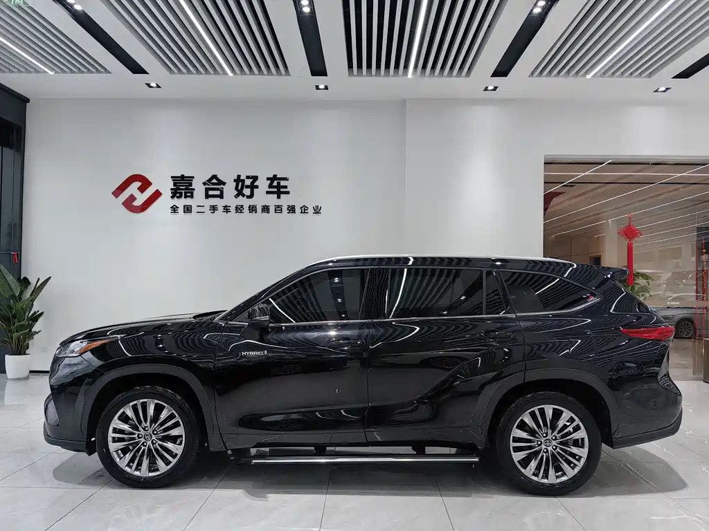 Toyota 2023 Toyota Highlander 2.5L Hybrid AWD Luxury 7-Seater 2023 - thumbnail 3