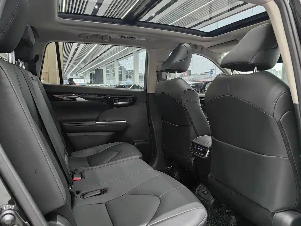 Toyota 2023 Toyota Highlander 2.5L Hybrid AWD Luxury 7-Seater 2023 - thumbnail 24