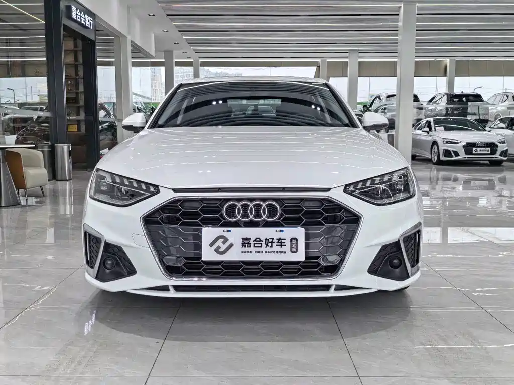 Audi Audi A4L 2022 40 TFSI Luxury Elegant Model 2022 - thumbnail 2