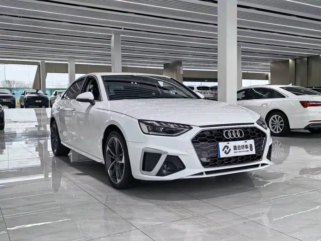 Audi Audi A4L 2022 40 TFSI Luxury Elegant Model 2022 - thumbnail 3