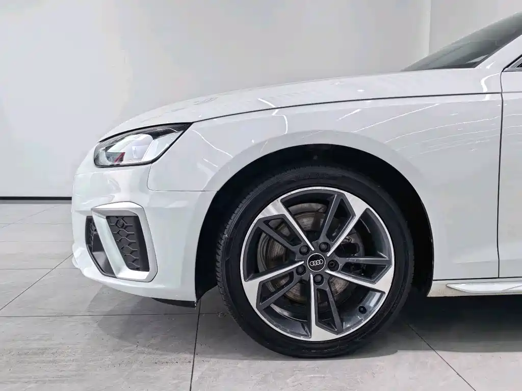 Audi Audi A4L 2022 40 TFSI Luxury Elegant Model 2022 - thumbnail 5