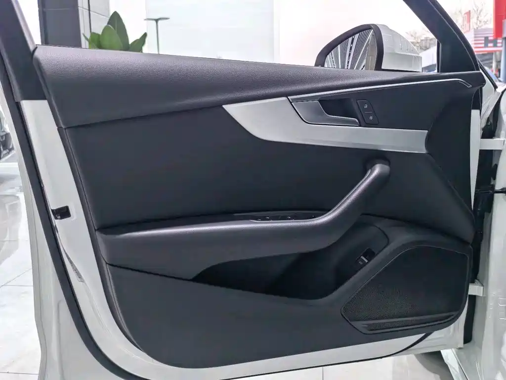 Audi Audi A4L 2022 40 TFSI Luxury Elegant Model 2022 - thumbnail 8