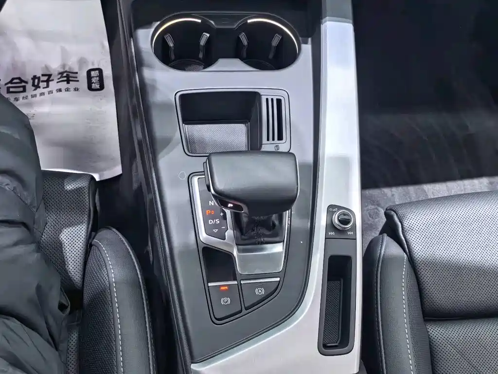 Audi Audi A4L 2022 40 TFSI Luxury Elegant Model 2022 - thumbnail 10