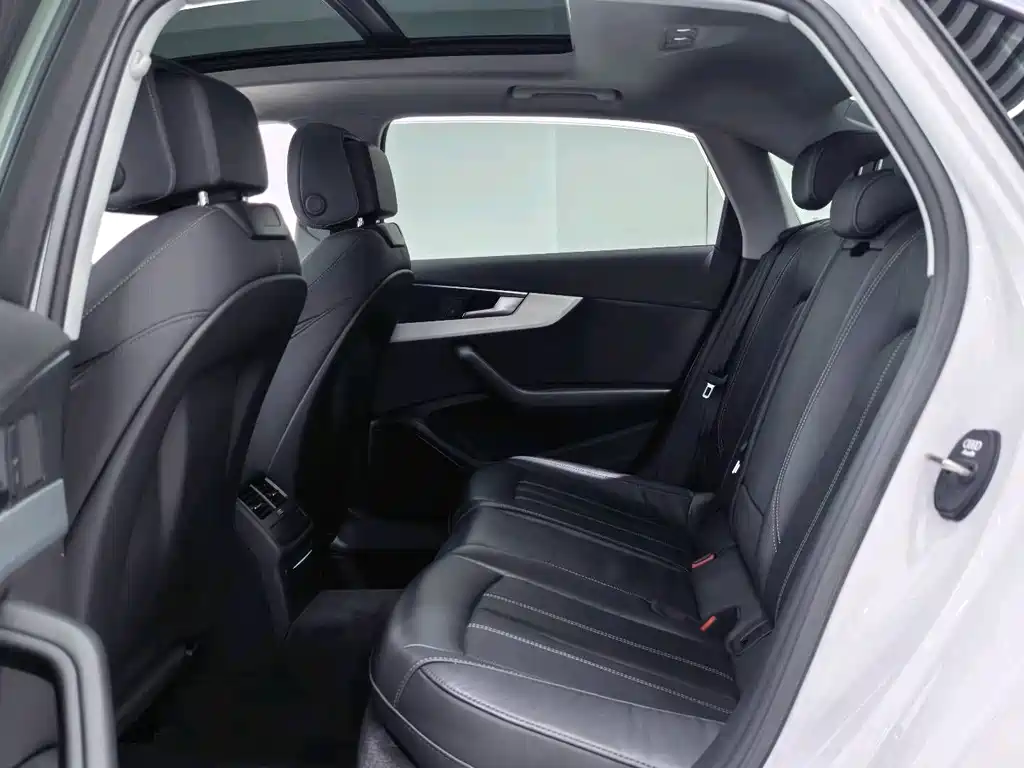 Audi Audi A4L 2022 40 TFSI Luxury Elegant Model 2022 - thumbnail 12