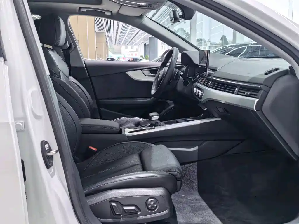 Audi Audi A4L 2022 40 TFSI Luxury Elegant Model 2022 - thumbnail 15