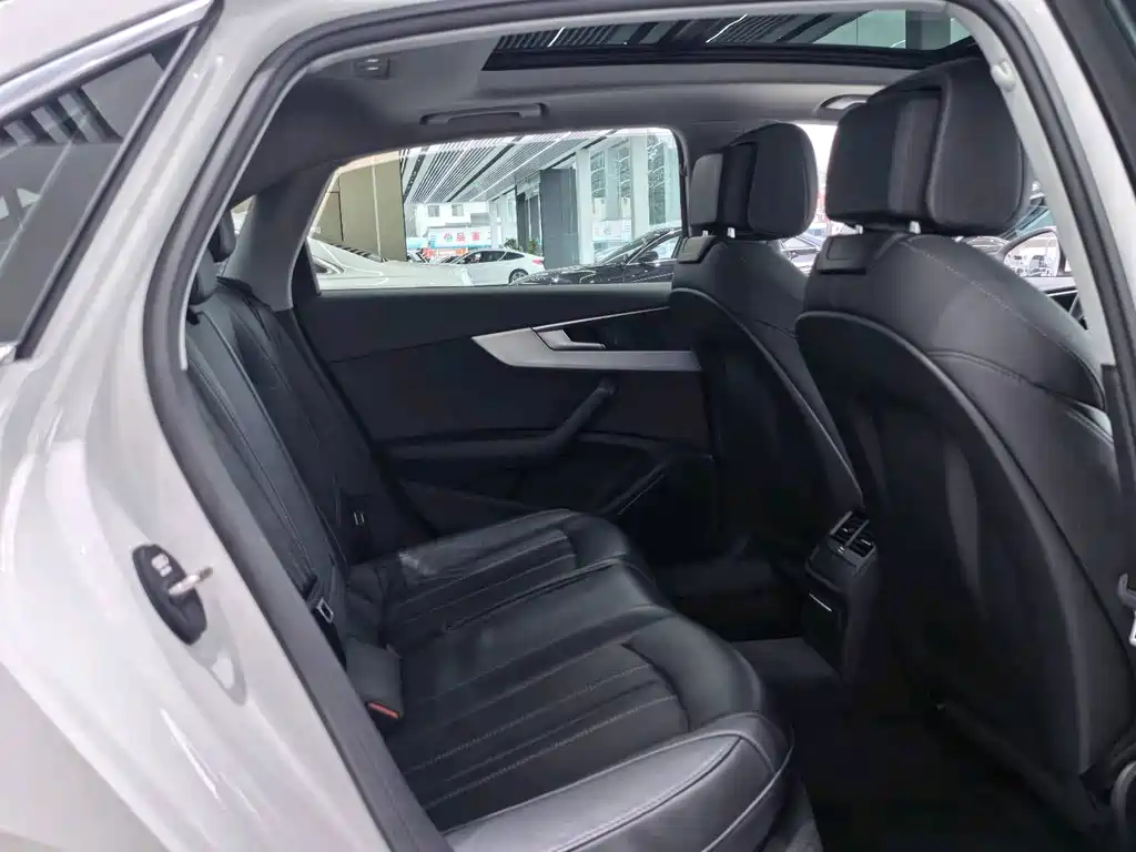Audi Audi A4L 2022 40 TFSI Luxury Elegant Model 2022 - thumbnail 17