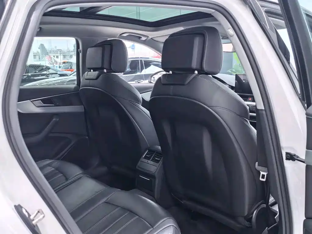 Audi Audi A4L 2022 40 TFSI Luxury Elegant Model 2022 - thumbnail 18