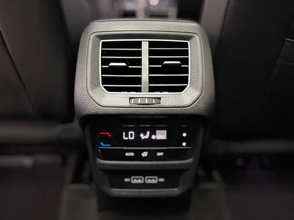 Volkswagen Tayron 2024 Model 330TSI Front-Wheel Drive Luxury Plus Advanced Edition 2025 - thumbnail 6