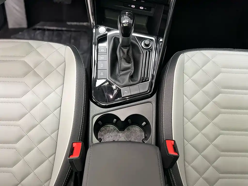 Volkswagen Tayron 2024 Model 330TSI Front-Wheel Drive Luxury Plus Advanced Edition 2025 - thumbnail 11