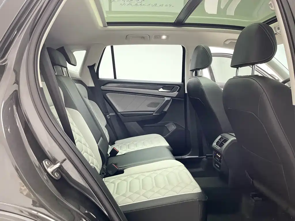 Volkswagen Tayron 2024 Model 330TSI Front-Wheel Drive Luxury Plus Advanced Edition 2025 - thumbnail 13
