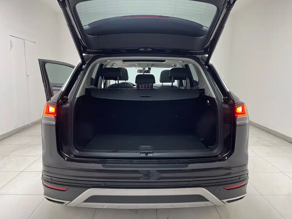 Volkswagen Tayron 2024 Model 330TSI Front-Wheel Drive Luxury Plus Advanced Edition 2025 - thumbnail 16