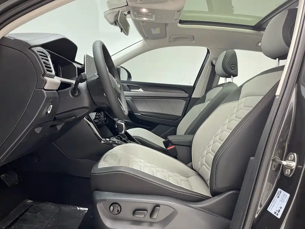 Volkswagen Tayron 2024 Model 330TSI Front-Wheel Drive Luxury Plus Advanced Edition 2025 - thumbnail 21