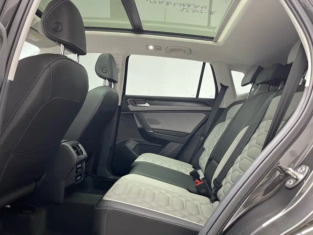 Volkswagen Tayron 2024 Model 330TSI Front-Wheel Drive Luxury Plus Advanced Edition 2025 - thumbnail 28