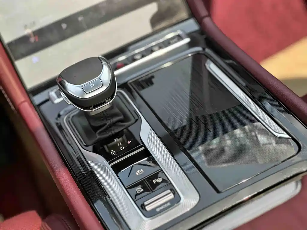 Hongqi Hongqi H5 2023 2.0T Automatic Intelligent Flag Leader Edition 2024 - thumbnail 18