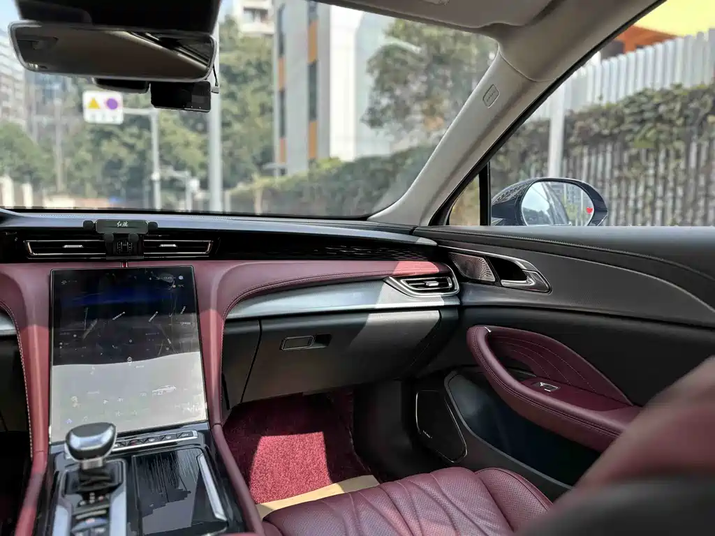 Hongqi Hongqi H5 2023 2.0T Automatic Intelligent Flag Leader Edition 2024 - thumbnail 19
