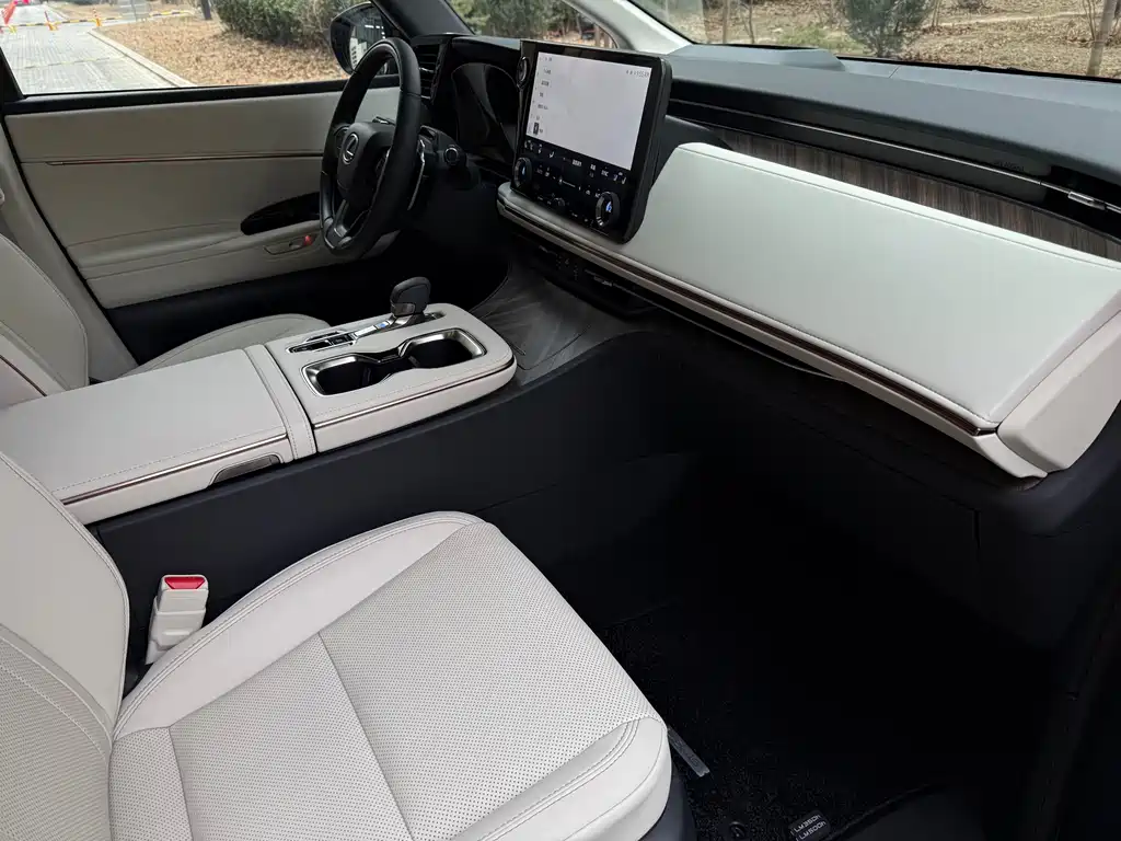 Lexus Lexus LM 350h Six-Seat Executive Edition 2026 - thumbnail 13