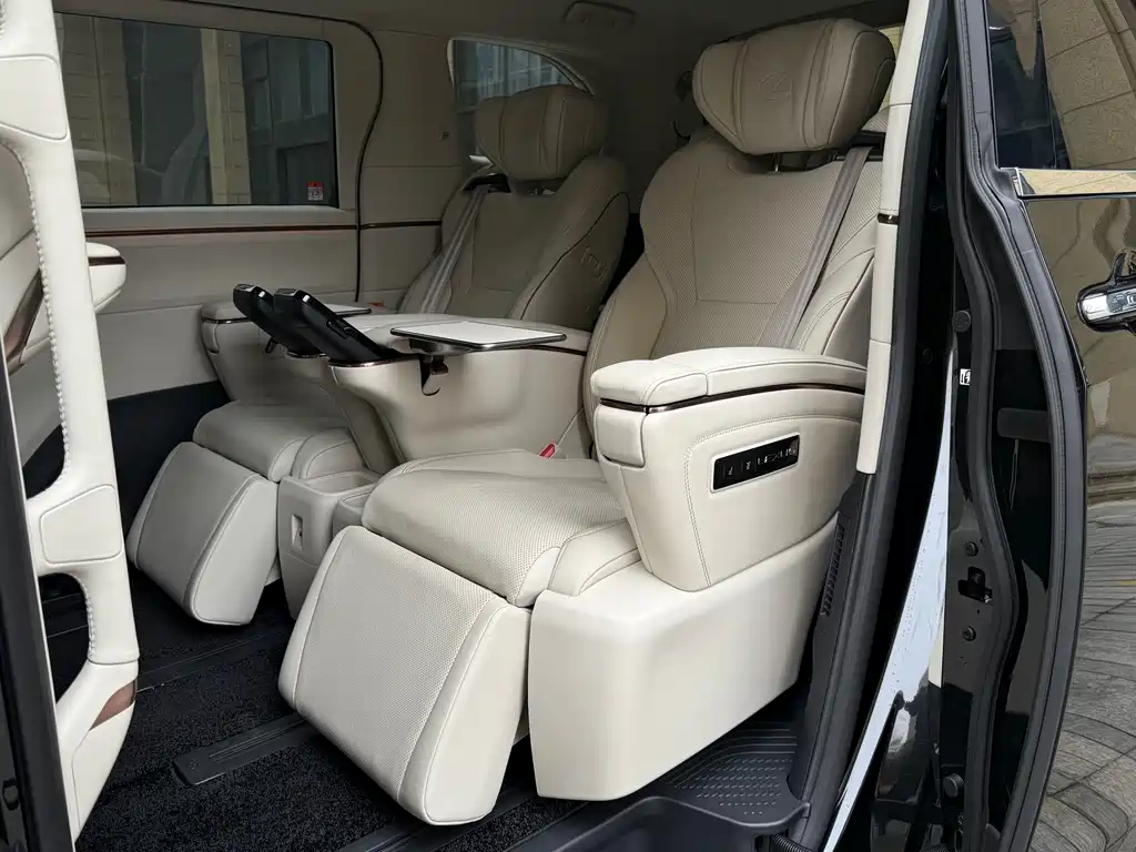 Lexus Lexus LM 350h Six-Seat Executive Edition 2026 - thumbnail 16