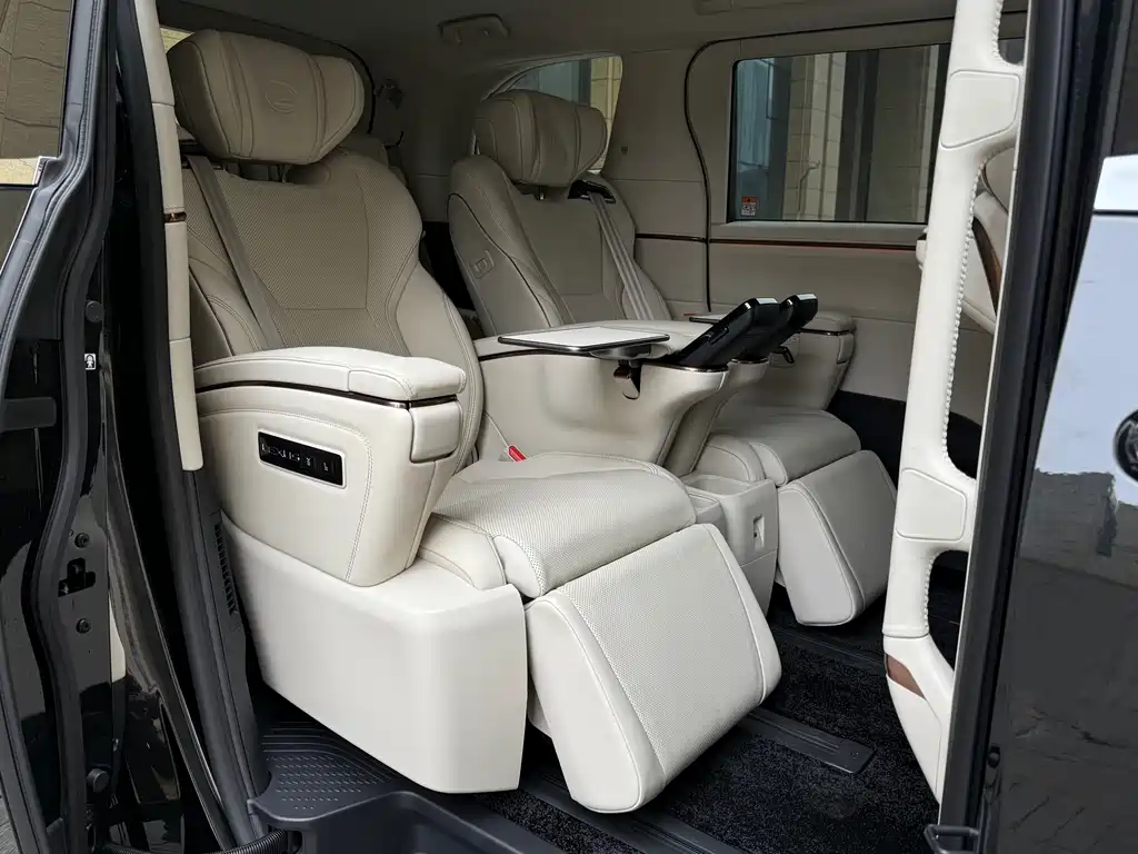 Lexus Lexus LM 350h Six-Seat Executive Edition 2026 - thumbnail 17