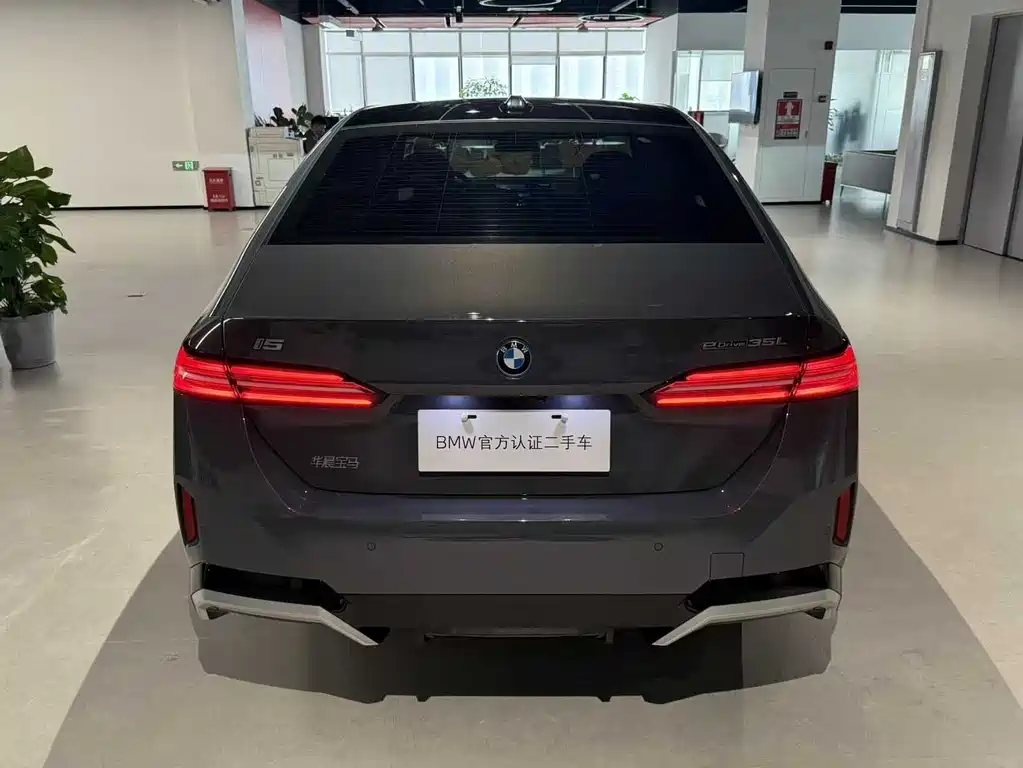 BMW BMW i5 2024 eDrive 35L Premium M Sport Package 2024 - thumbnail 4