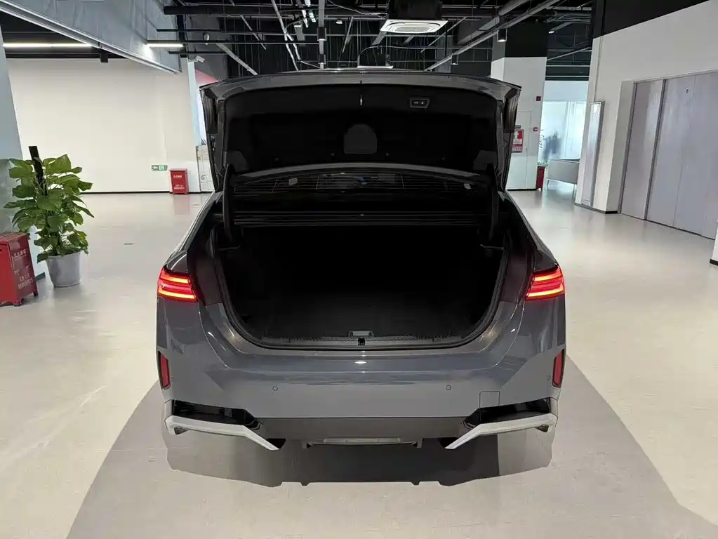 BMW BMW i5 2024 eDrive 35L Premium M Sport Package 2024 - thumbnail 6