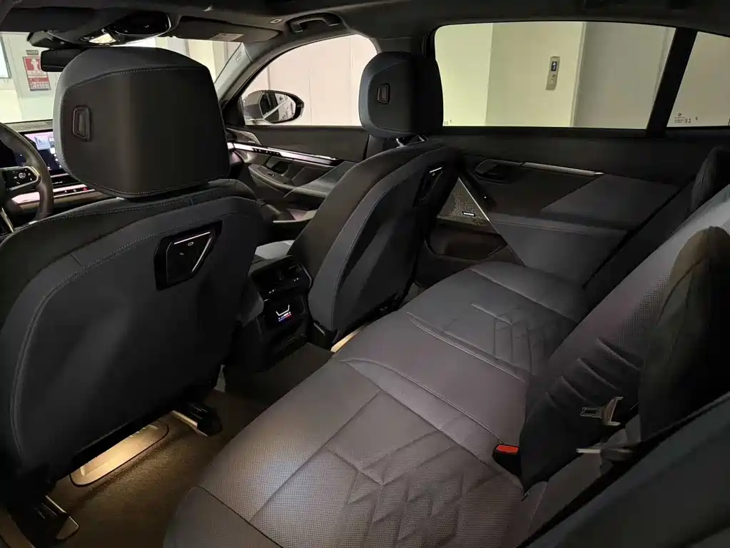 BMW BMW i5 2024 eDrive 35L Premium M Sport Package 2024 - thumbnail 11