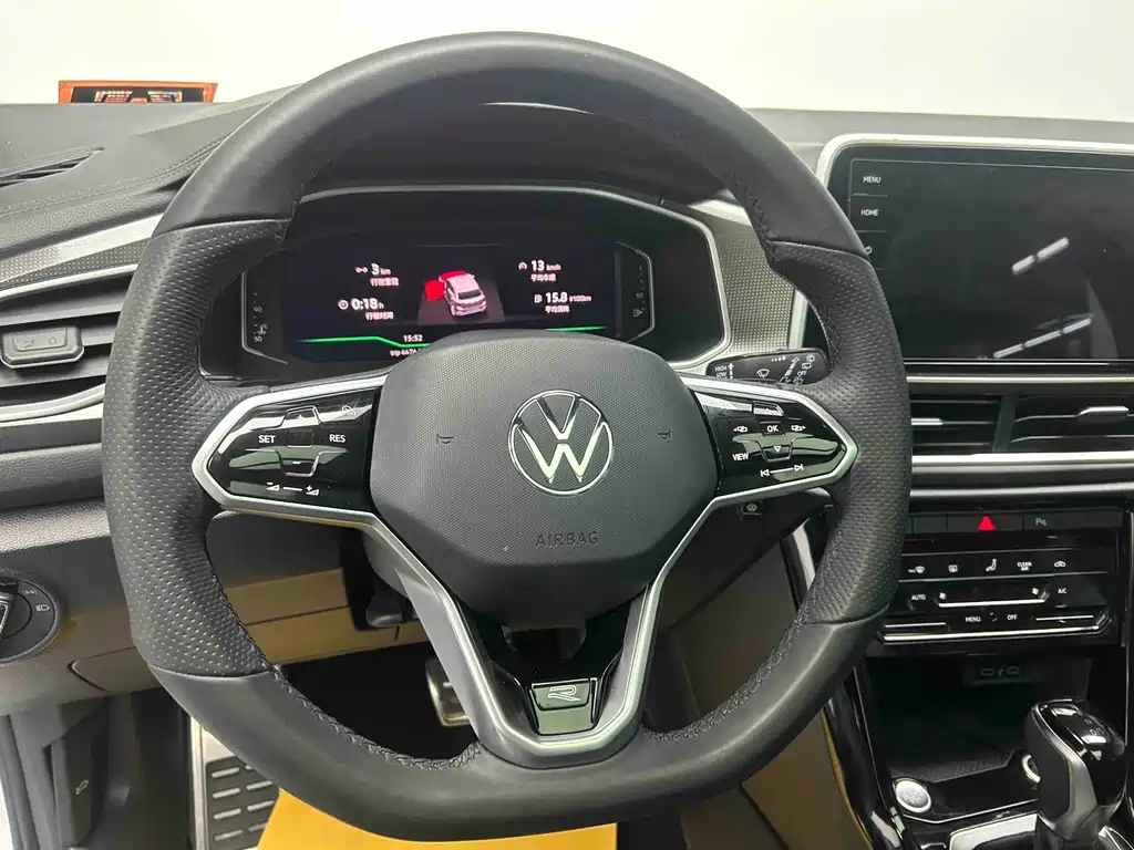 Volkswagen T-ROC 2023 300TSI DSG Front-Wheel Drive Morning Light Edition 2023 - thumbnail 6