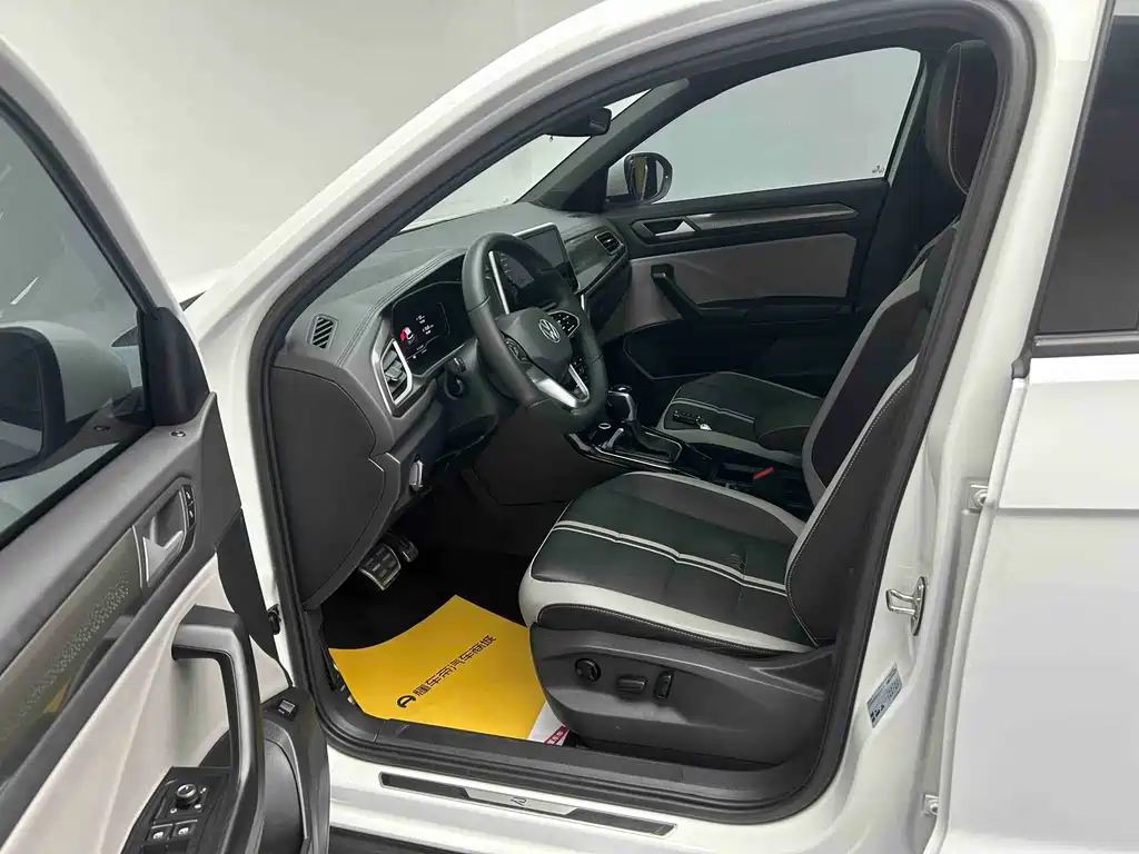 Volkswagen T-ROC 2023 300TSI DSG Front-Wheel Drive Morning Light Edition 2023 - thumbnail 10