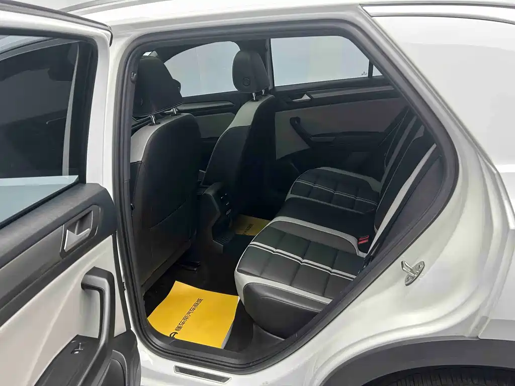 Volkswagen T-ROC 2023 300TSI DSG Front-Wheel Drive Morning Light Edition 2023 - thumbnail 11
