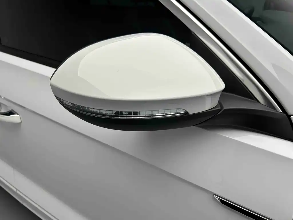 Volkswagen T-ROC 2023 300TSI DSG Front-Wheel Drive Morning Light Edition 2023 - thumbnail 16