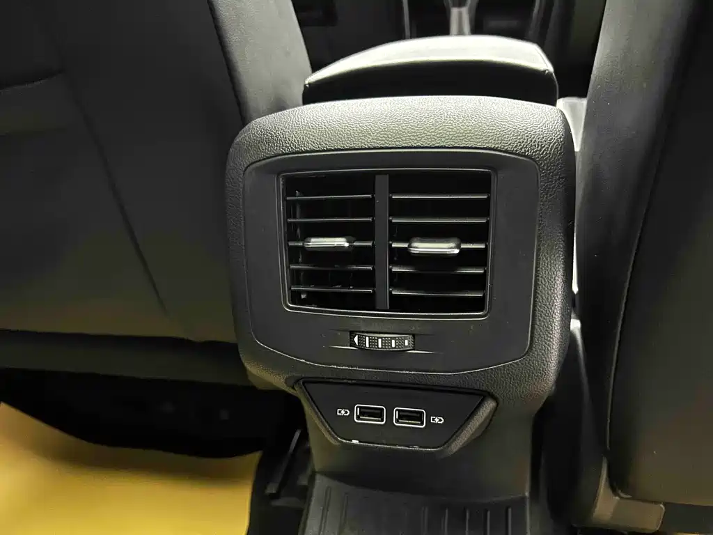 Volkswagen T-ROC 2023 300TSI DSG Front-Wheel Drive Morning Light Edition 2023 - thumbnail 21
