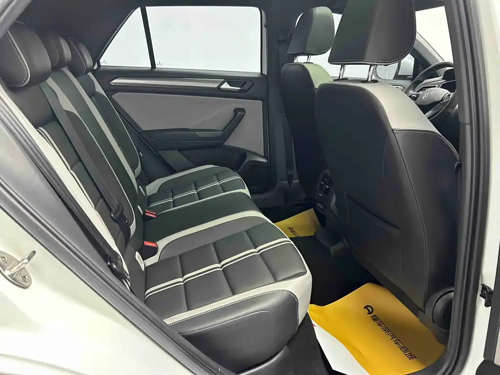 Volkswagen T-ROC 2023 300TSI DSG Front-Wheel Drive Morning Light Edition 2023 - thumbnail 22