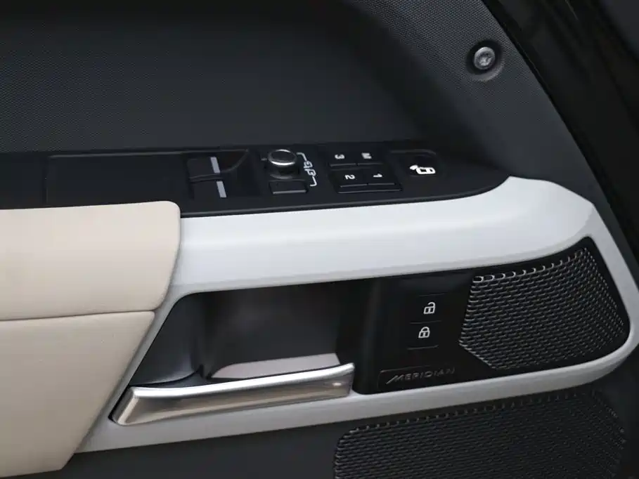 Land Rover Land Rover Defender 2023 90 3.0T P400 X 2023 - thumbnail 11