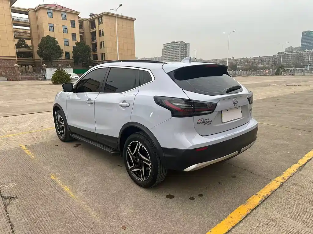 Nissan Qashqai 2025 Honor 2.0L CVT XV+ Premium Edition 2024 - thumbnail 4