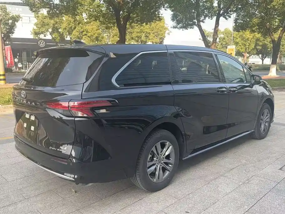Toyota Toyota Sienna 2026 2.5L Hybrid AWD Luxury Edition 2026 - thumbnail 2