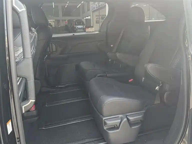 Toyota Toyota Sienna 2026 2.5L Hybrid AWD Luxury Edition 2026 - thumbnail 4