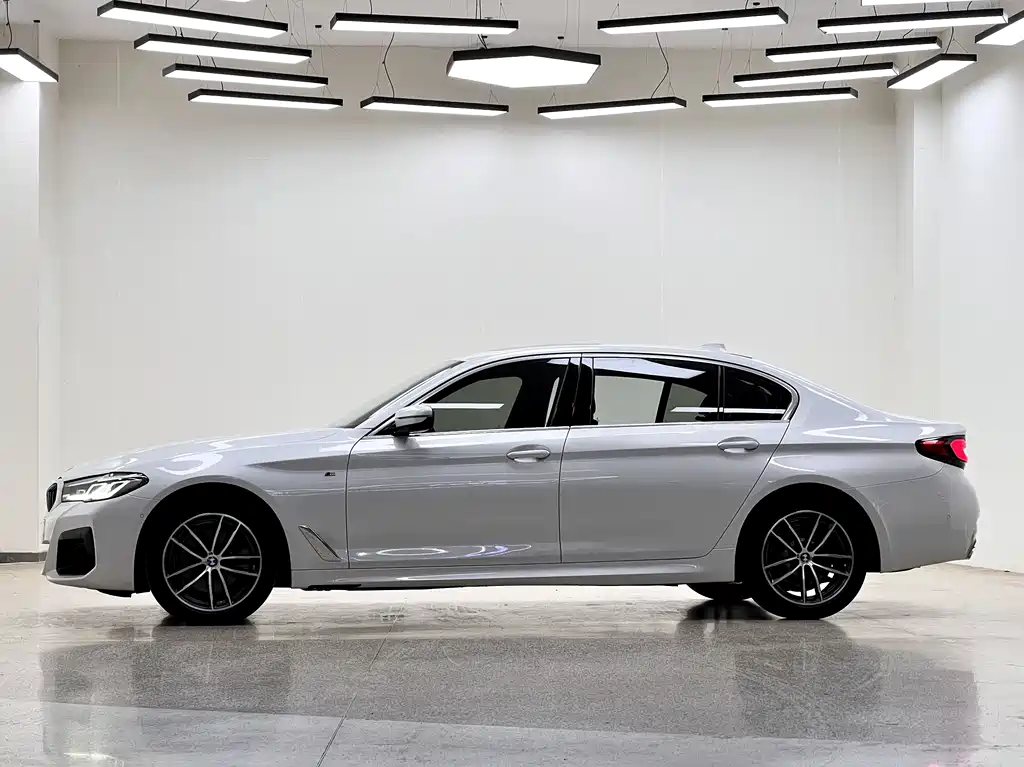 BMW BMW 5 Series 2022 525Li M Sport Package 2022 - thumbnail 4