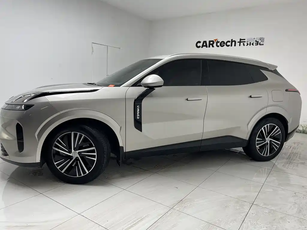 Lynk & Co Lynk & Co 08 EM-P 2023 120km Long Range Pro 2023 - thumbnail 2