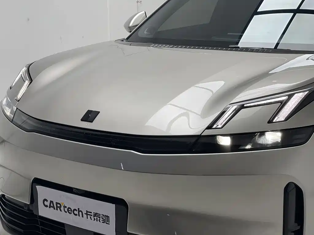 Lynk & Co Lynk & Co 08 EM-P 2023 120km Long Range Pro 2023 - thumbnail 9