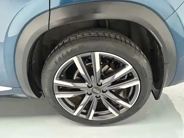 Geely Auto Geely Xingyue L 2021 2.0TD DCT EVO FWD Flagship Edition 2022 - thumbnail 2