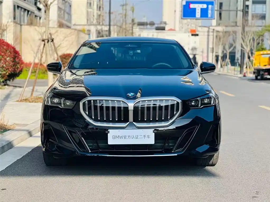 BMW BMW 5 Series 2026 525Li M Sport Package 2025 - thumbnail 4