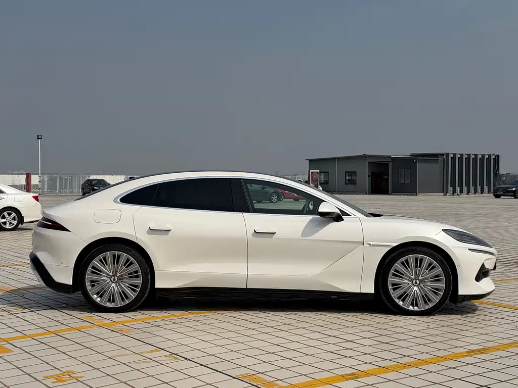 Denza DENZA Z9 2024 1100km AWD Ultra Edition 2024 - thumbnail 4