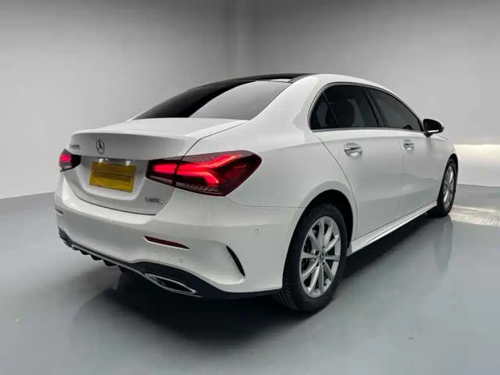 Mercedes-Benz Mercedes-Benz A-Class 2022 Facelift A 200 L Sport Sedan Dynamic Model 2022 - thumbnail 4