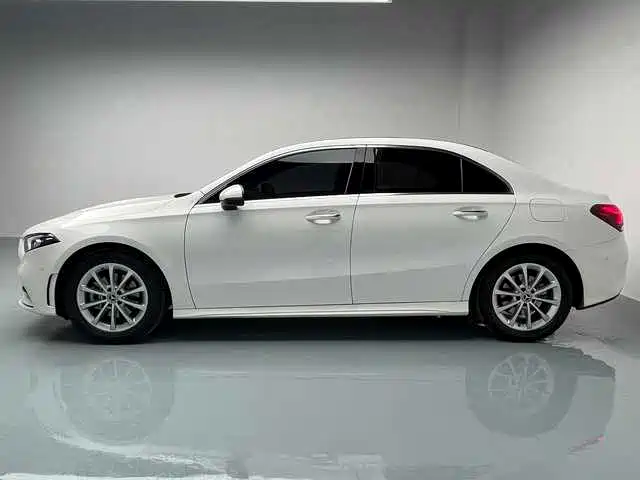 Mercedes-Benz Mercedes-Benz A-Class 2022 Facelift A 200 L Sport Sedan Dynamic Model 2022 - thumbnail 17