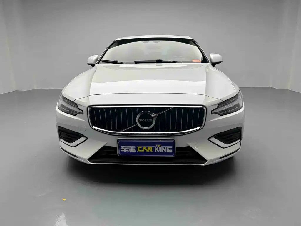 Volvo Volvo S60 2021 T4 Momentum Luxury Edition 2020 - thumbnail 2