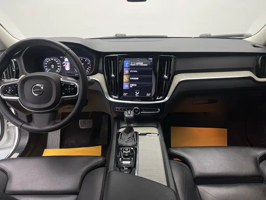Volvo Volvo S60 2021 T4 Momentum Luxury Edition 2020 - thumbnail 5