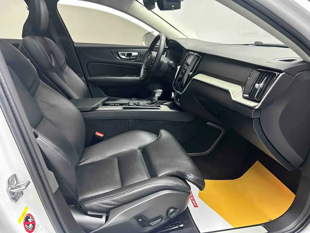 Volvo Volvo S60 2021 T4 Momentum Luxury Edition 2020 - thumbnail 7