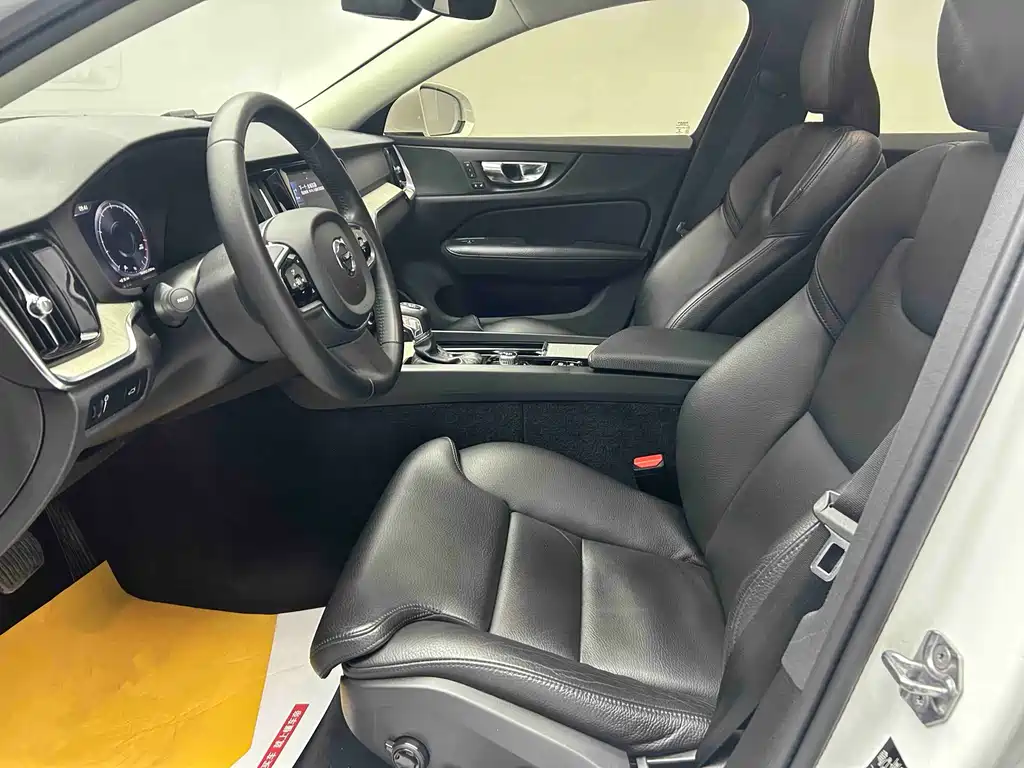 Volvo Volvo S60 2021 T4 Momentum Luxury Edition 2020 - thumbnail 8