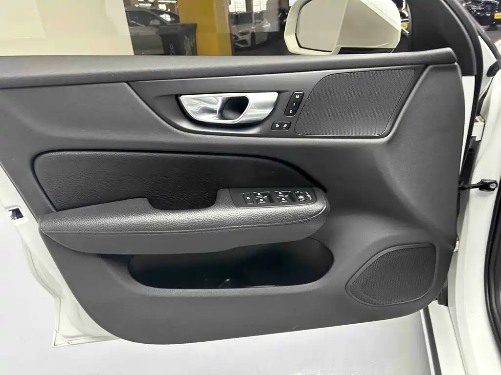 Volvo Volvo S60 2021 T4 Momentum Luxury Edition 2020 - thumbnail 10
