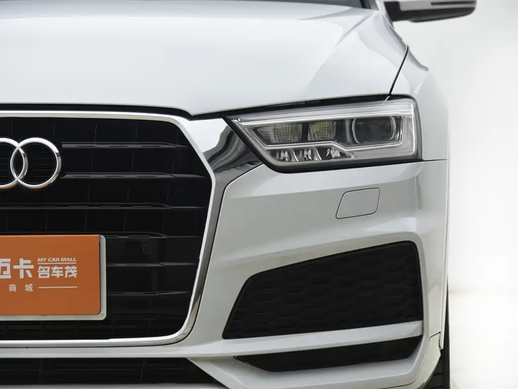 Audi Audi Q3 2018 30th Anniversary Edition 35 TFSI Sport Model 2018 - thumbnail 2